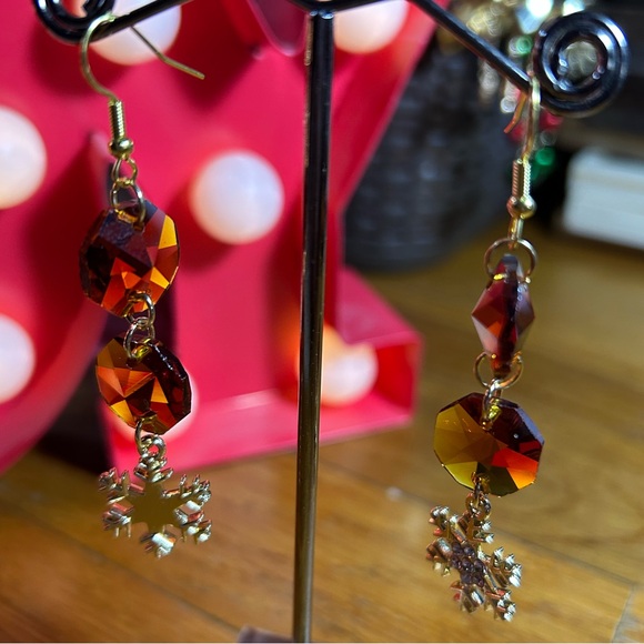 3/$25 Elegant Gold and Amber Sunburst Earrings - Picture 3 of 4